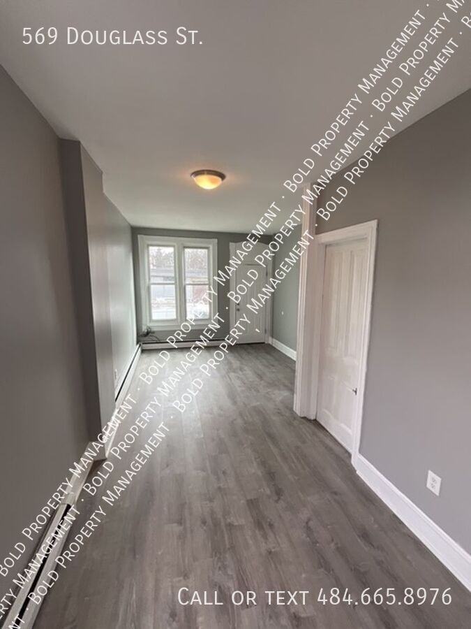 569 Douglass St - Photo 3 of 20