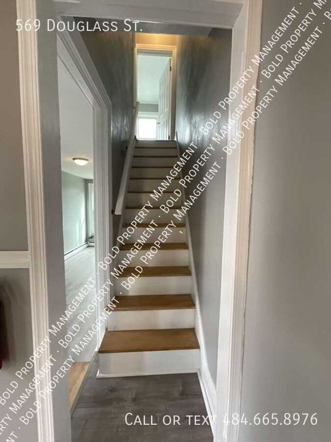 569 Douglass St - Photo 7 of 20