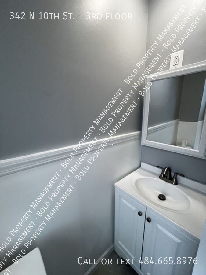 342 N 10th St #3rdFL - Photo 4 of 7