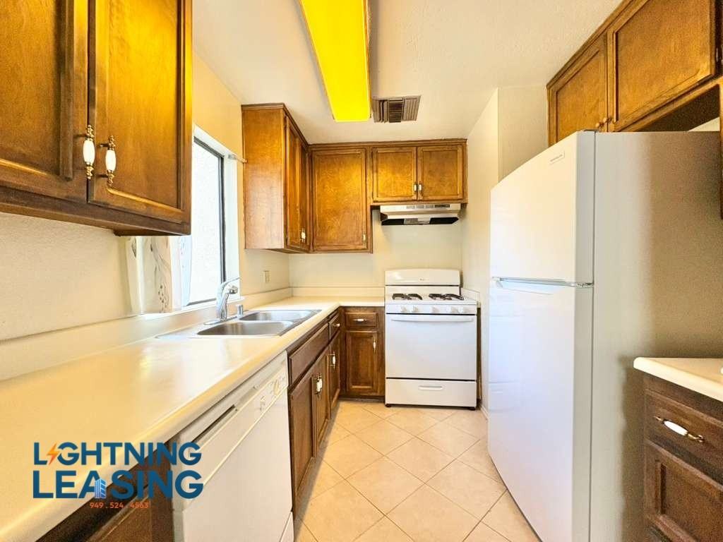 4455 Vista Del Monte Ave #4A - Photo 7 of 8