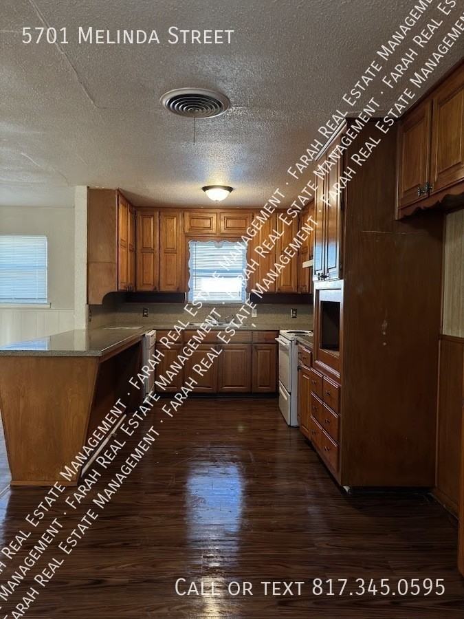 5701 Melinda St - Photo 3 of 7