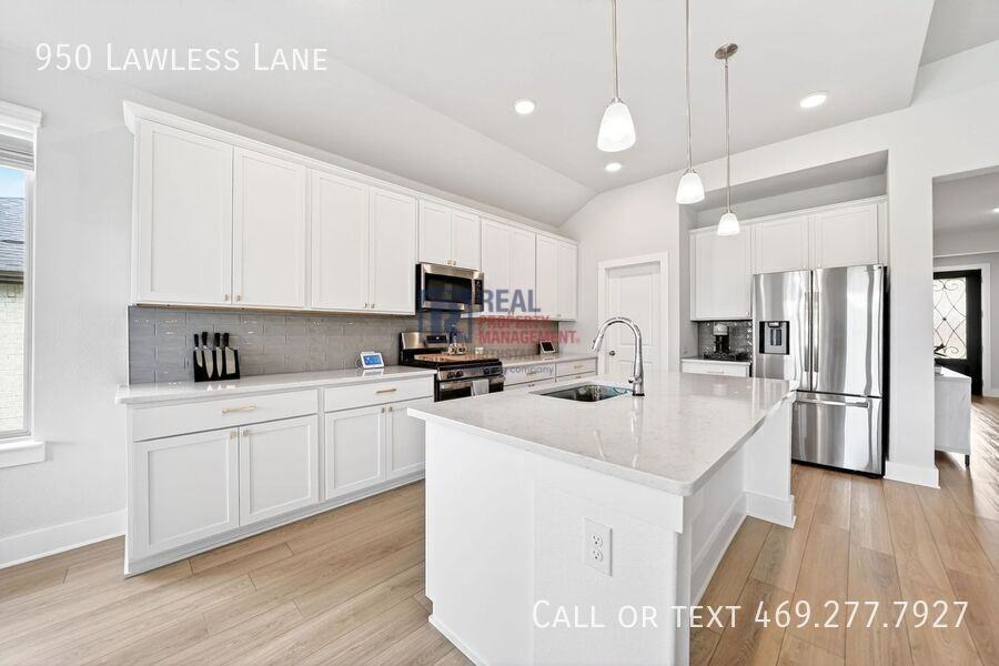 950 Lawless Ln - Photo 7 of 39