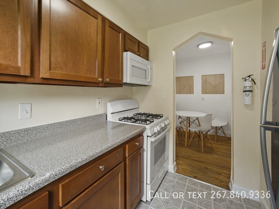 4235 1st St Se #4 - Photo 4 of 8