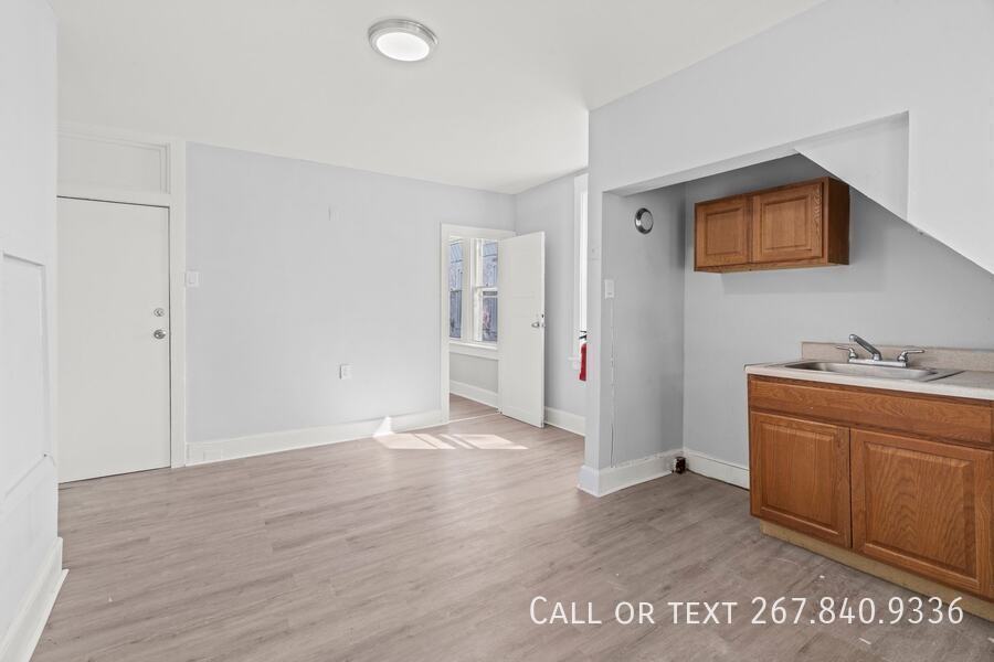 129 E Roosevelt Blvd #129-5 - Photo 4 of 21