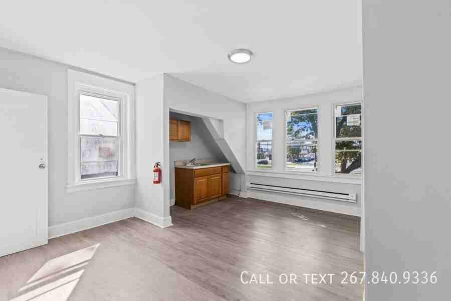 129 E Roosevelt Blvd #129-5 - Photo 5 of 21