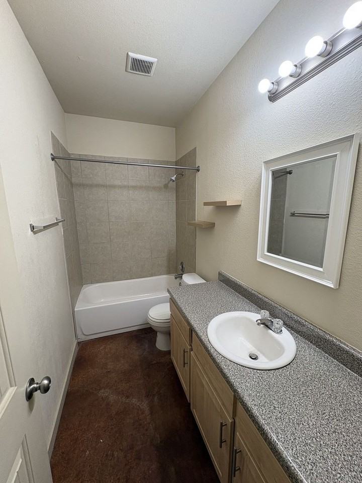 The Commons 1100-1200 W 16th St #18 - Photo 7 of 10