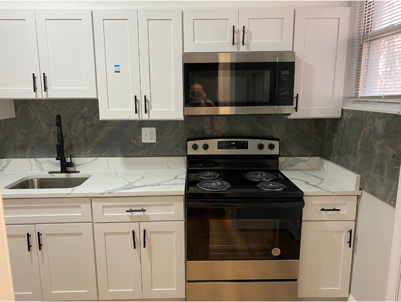 2501 Linden Ave - Photo 4 of 32