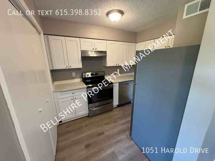 1051 Harold Dr - Photo 6 of 23