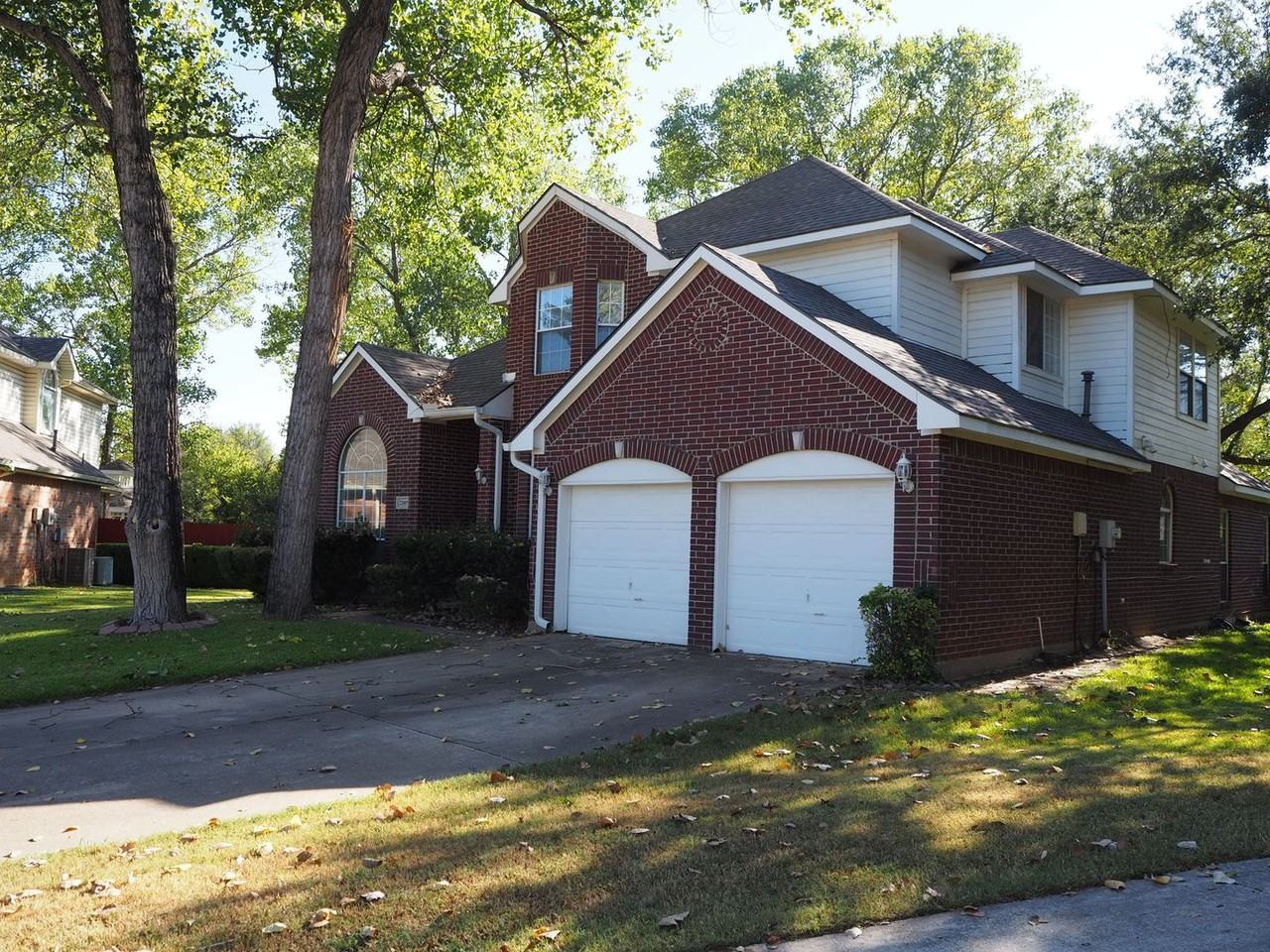 2105 Friar Ct - Photo 2 of 29