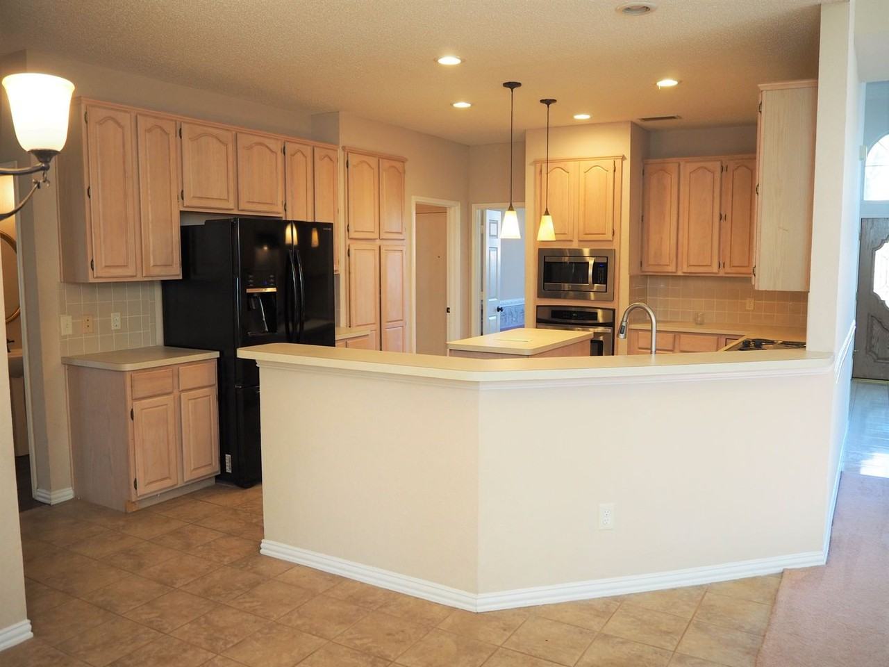 2105 Friar Ct - Photo 3 of 29