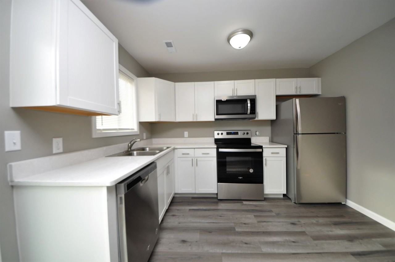 1056 Arlington Way - Photo 4 of 34