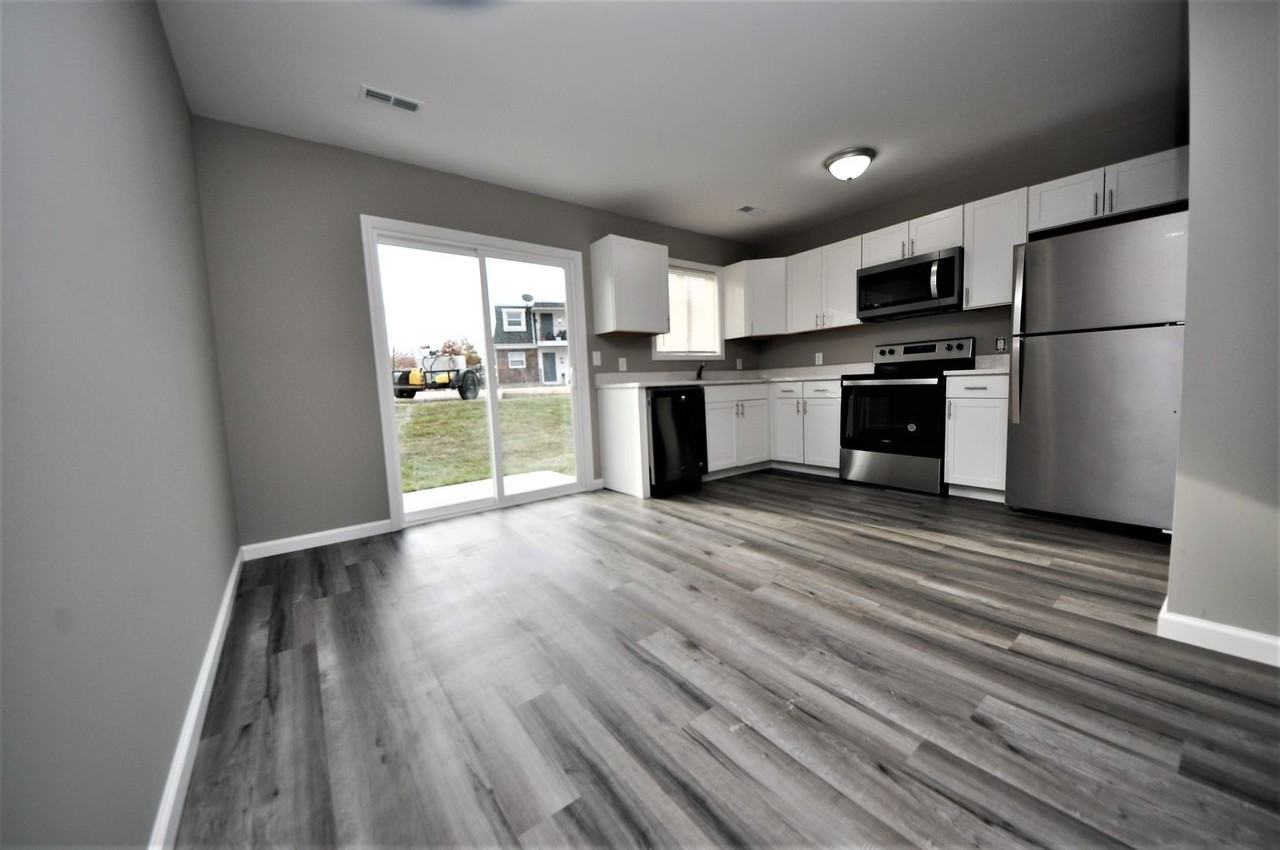 1056 Arlington Way - Photo 5 of 34