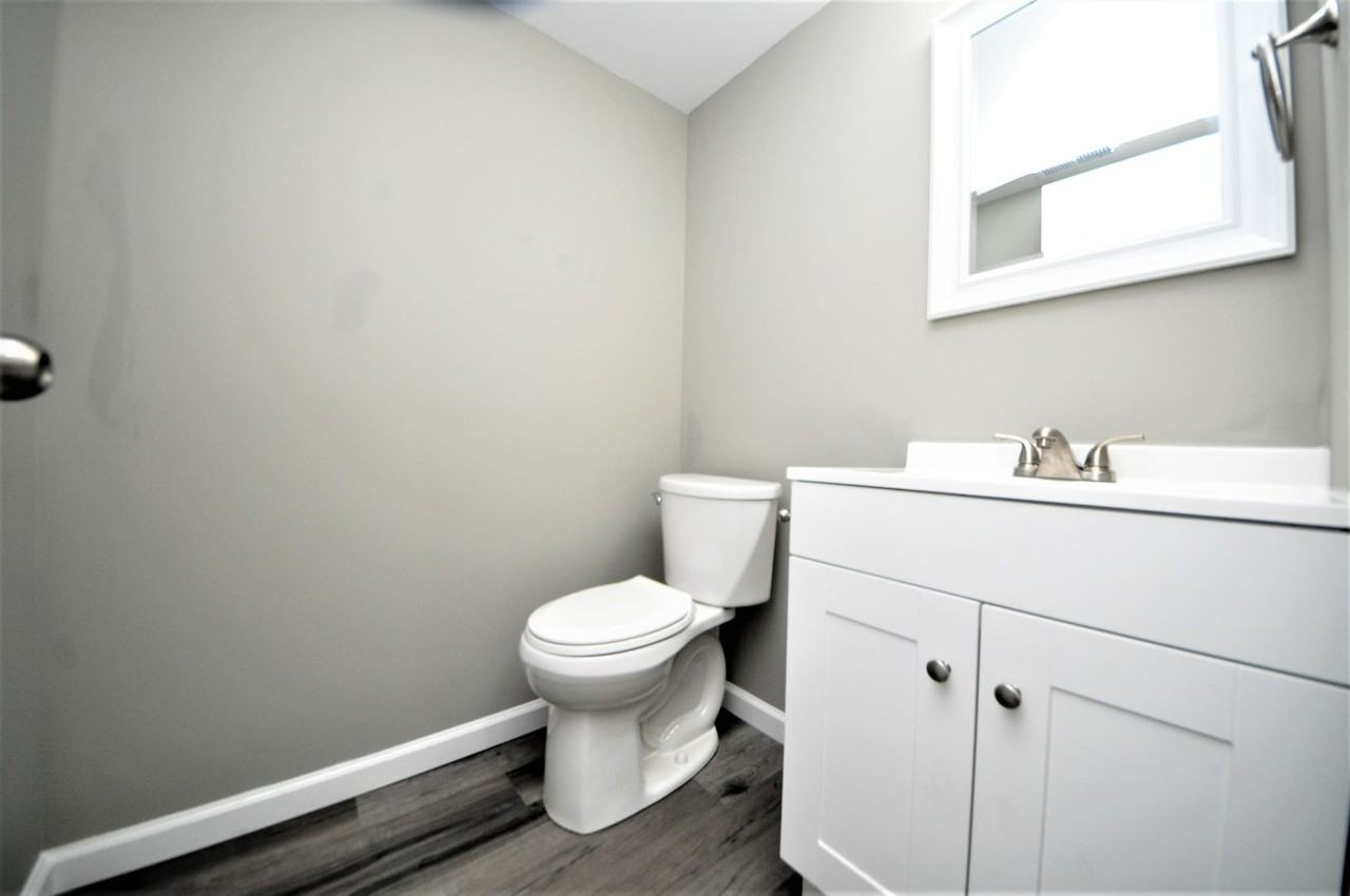 1056 Arlington Way - Photo 7 of 34