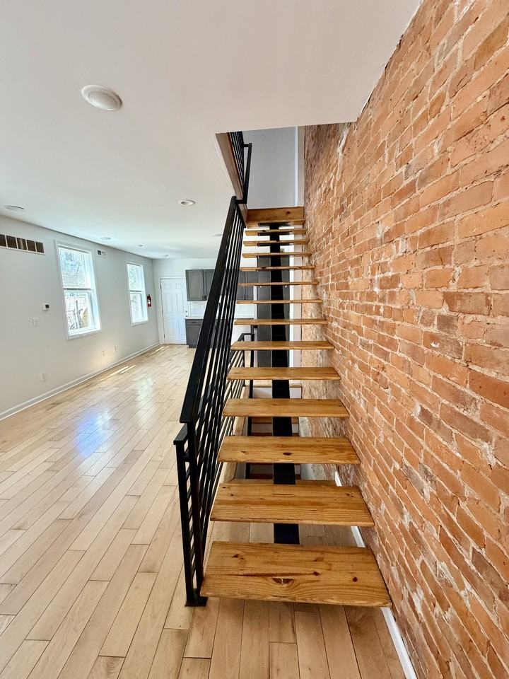 2802 Agate St - Photo 4 of 19