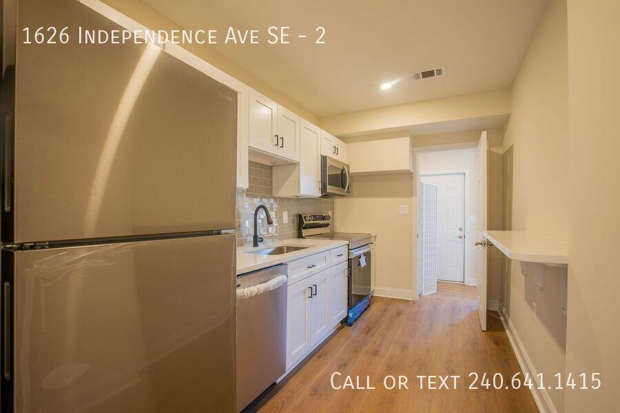 1626 Independence Ave Se #2 - Photo 3 of 20