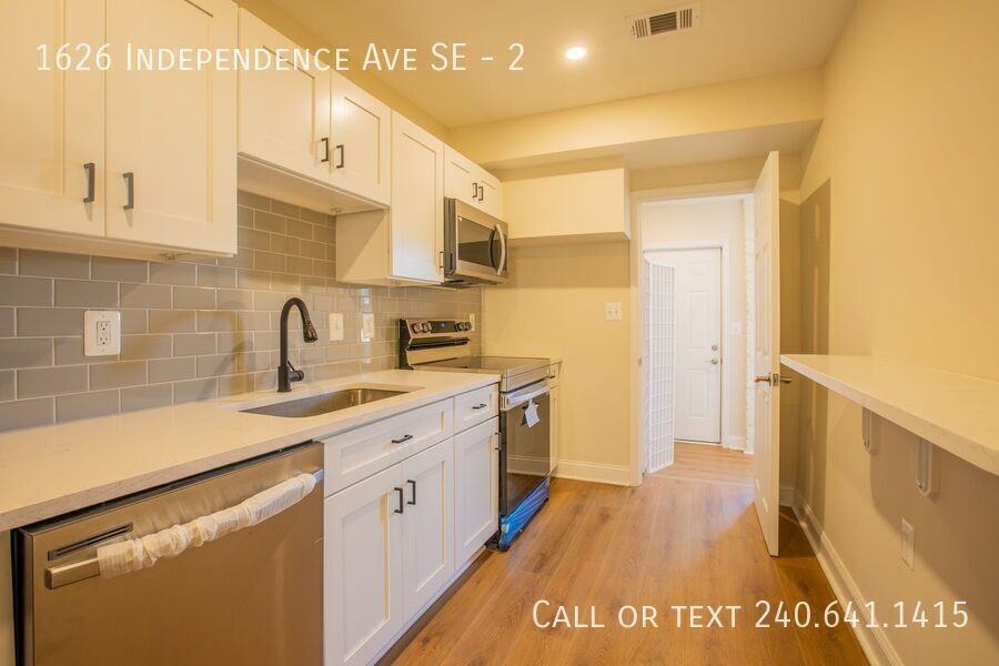 1626 Independence Ave Se #2 - Photo 4 of 20