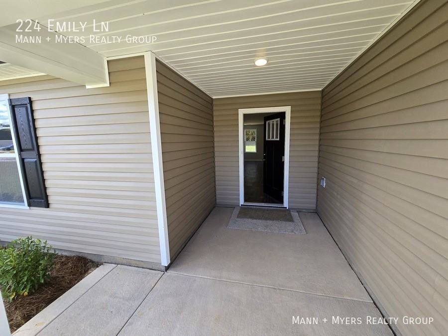 224 Emily Ln - Photo 3 of 32