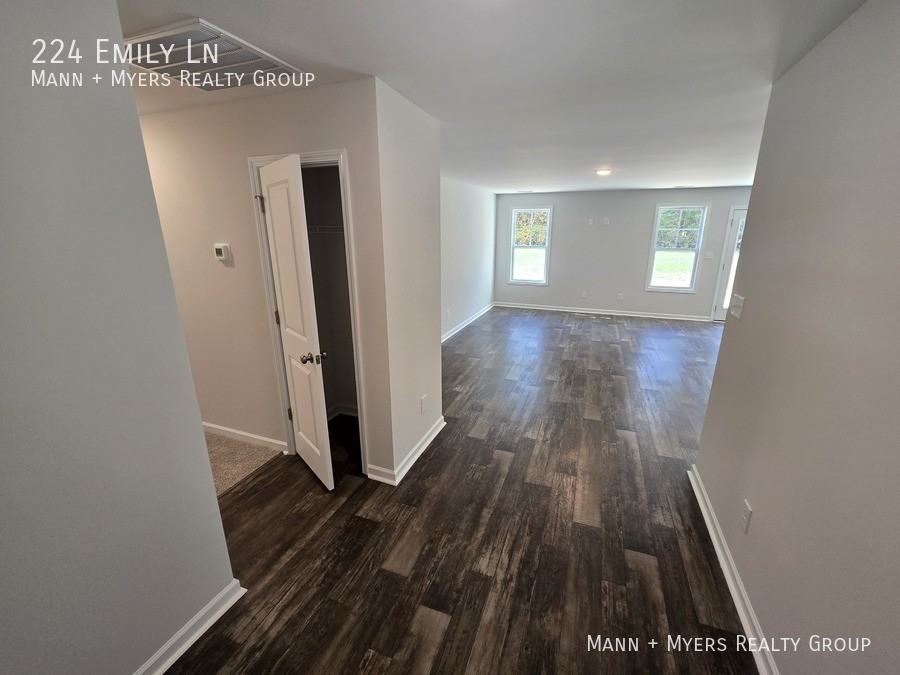 224 Emily Ln - Photo 5 of 32