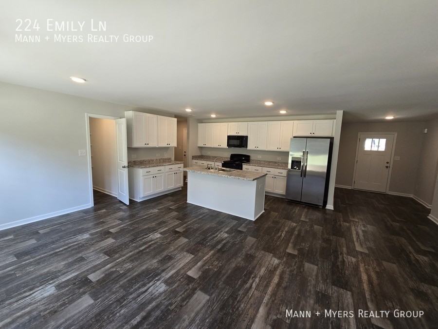 224 Emily Ln - Photo 7 of 32
