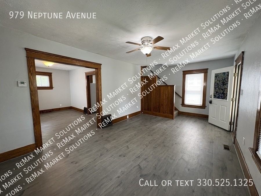 979 Neptune Ave - Photo 3 of 27