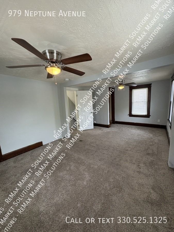 979 Neptune Ave - Photo 5 of 27