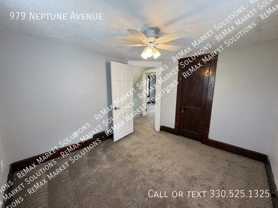 979 Neptune Ave - Photo 6 of 27