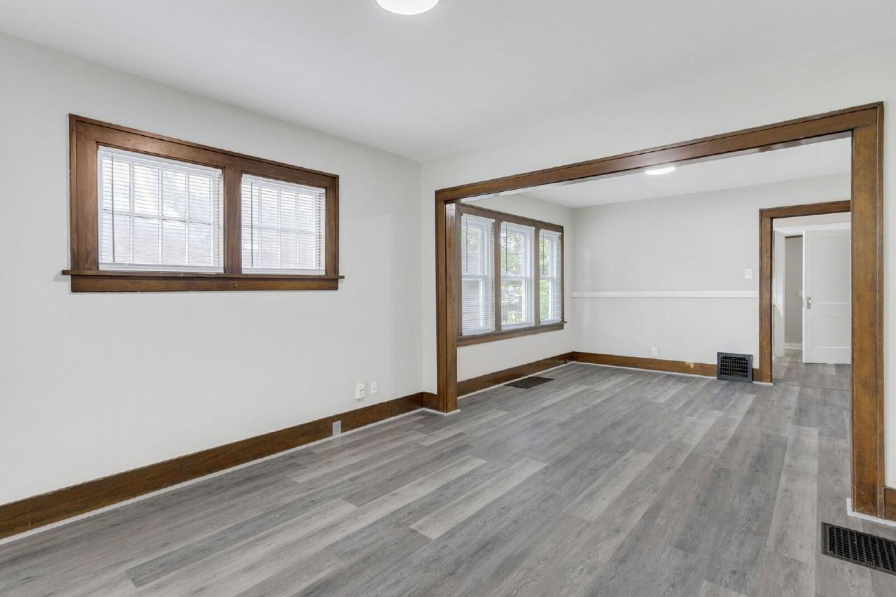 737 S 30th St - Photo 2 of 19