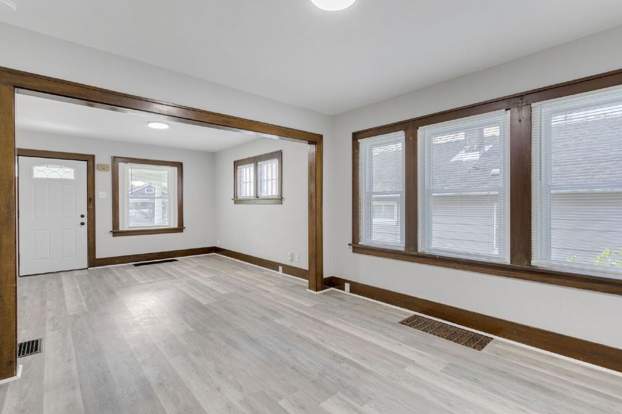 737 S 30th St - Photo 4 of 19
