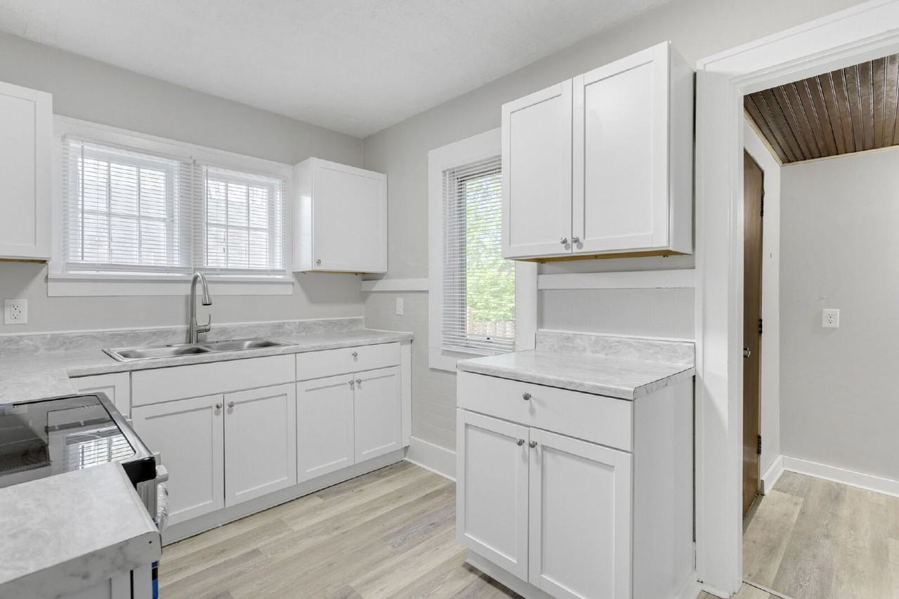737 S 30th St - Photo 6 of 19