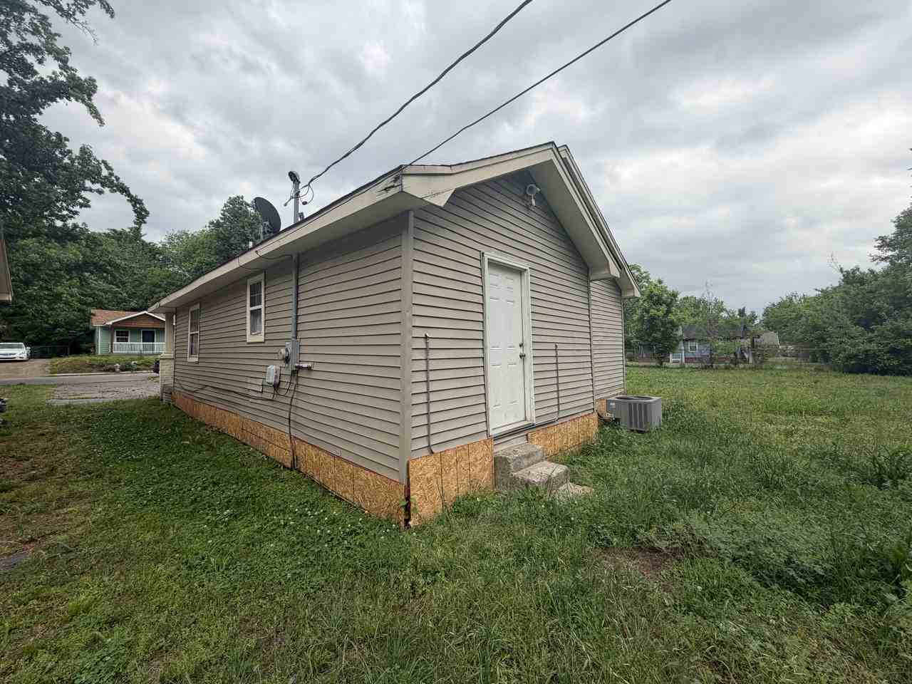 1553 Hamilton St - Photo 2 of 21