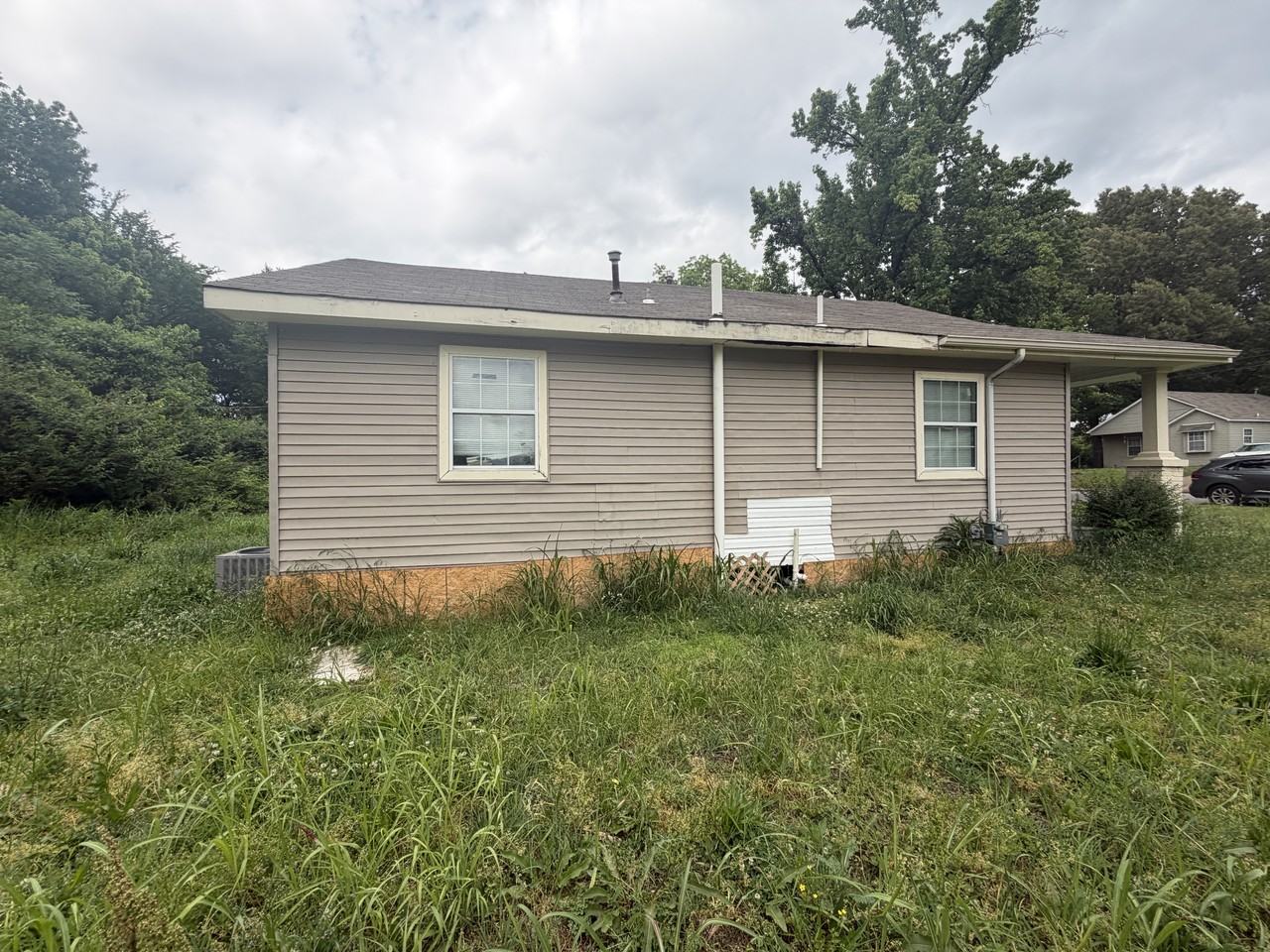 1553 Hamilton St - Photo 3 of 21