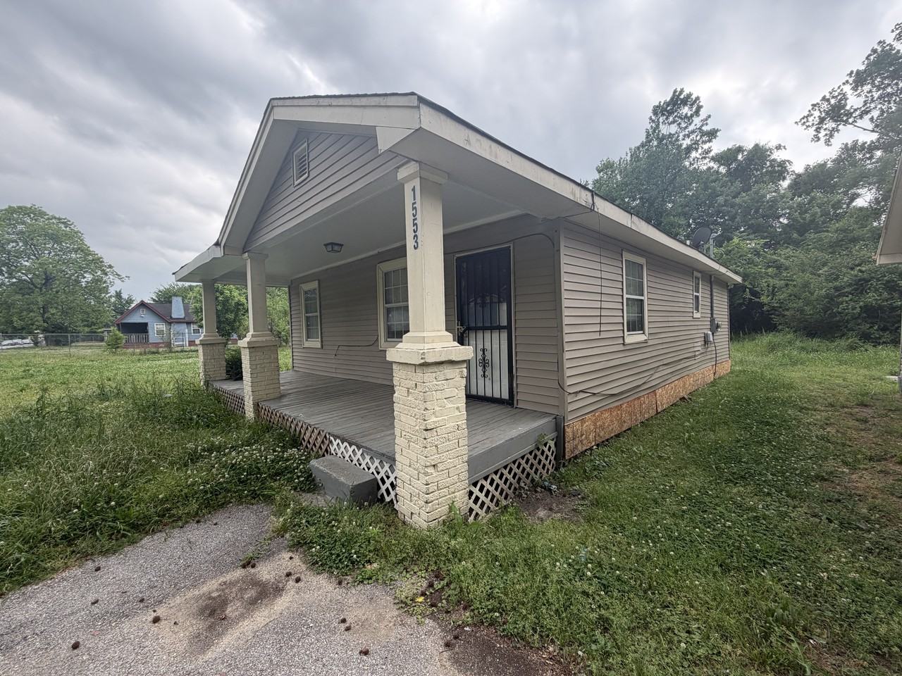 1553 Hamilton St - Photo 4 of 21