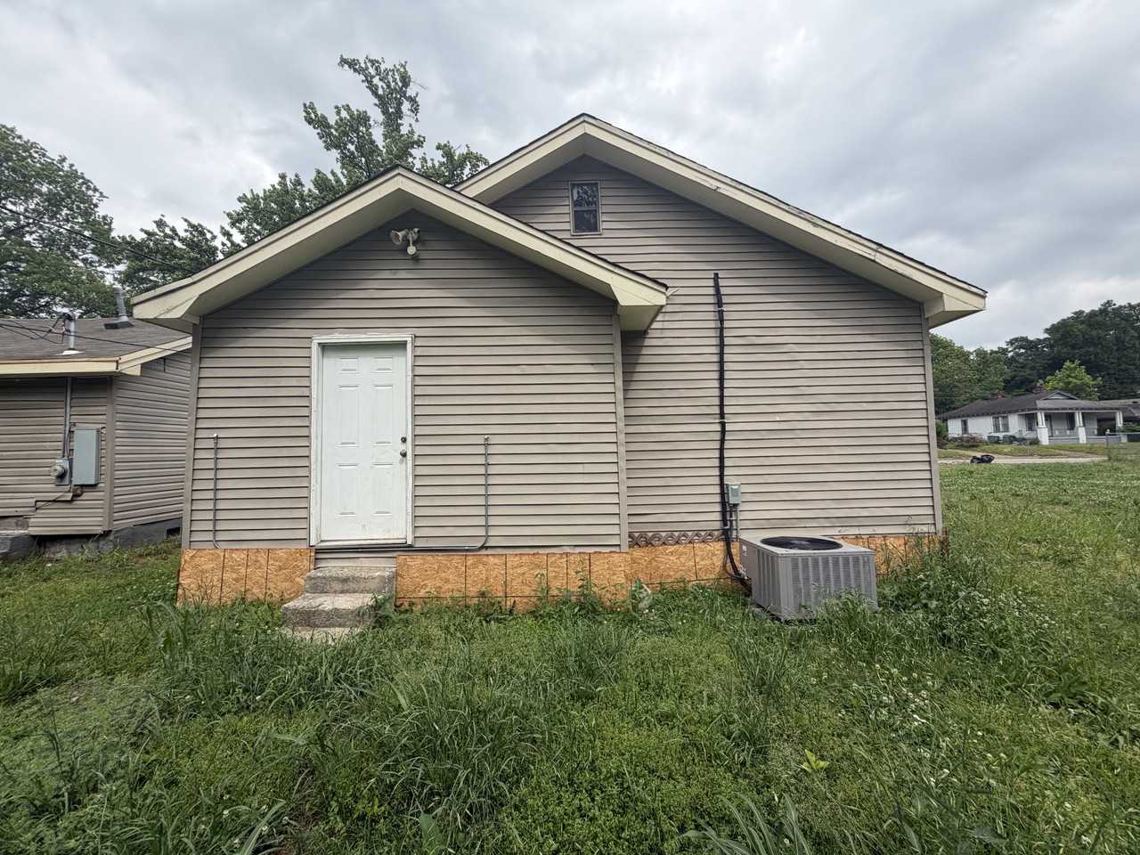 1553 Hamilton St - Photo 6 of 21