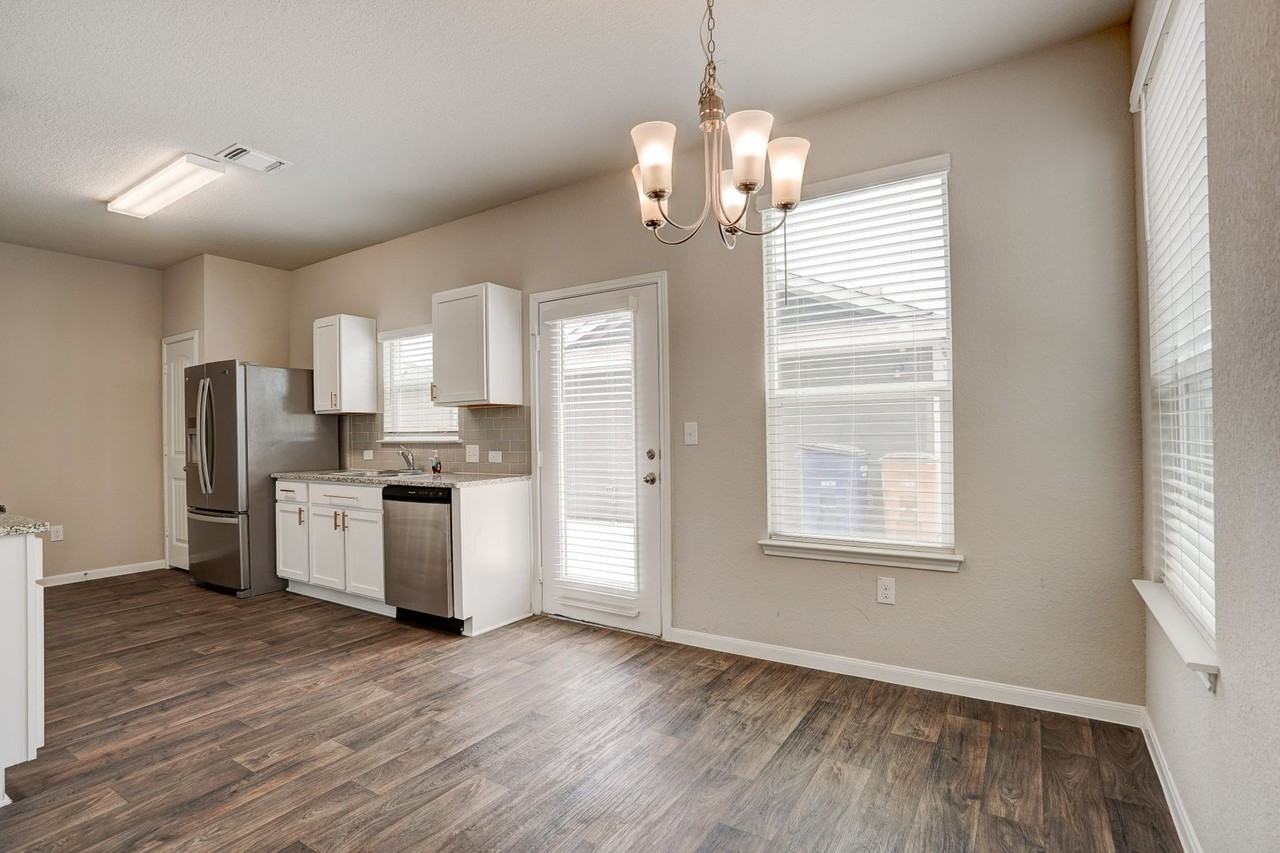 10602 Tildon Ave - Photo 5 of 33