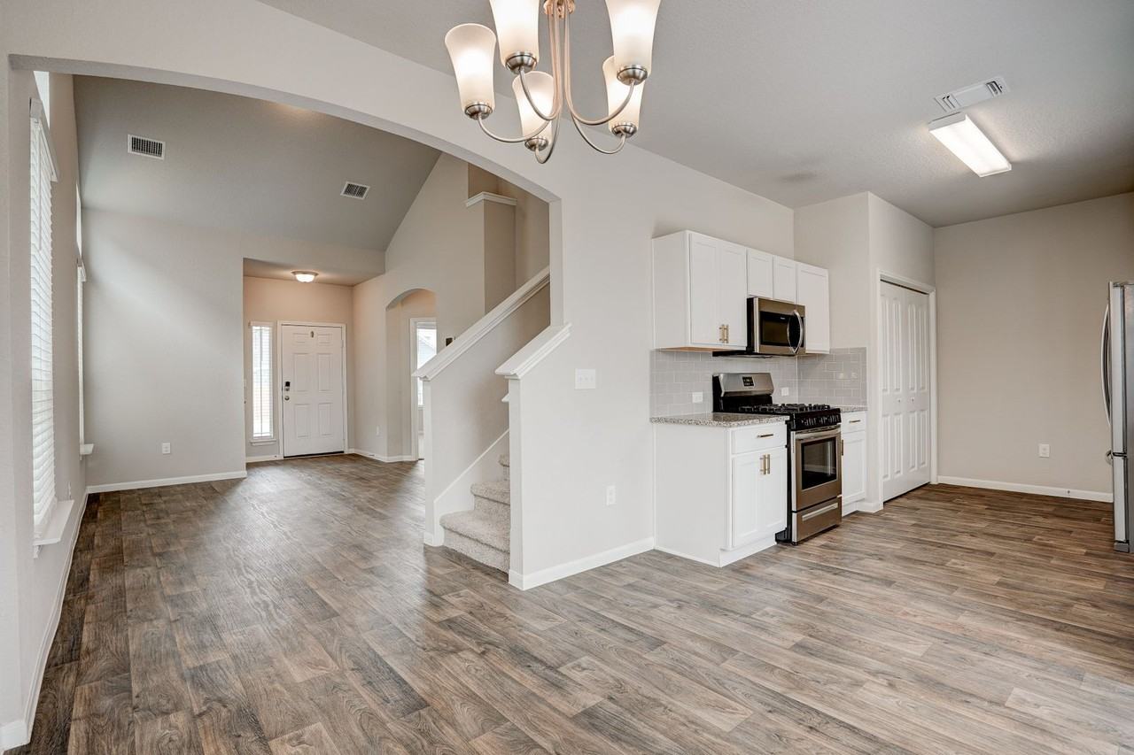 10602 Tildon Ave - Photo 6 of 33