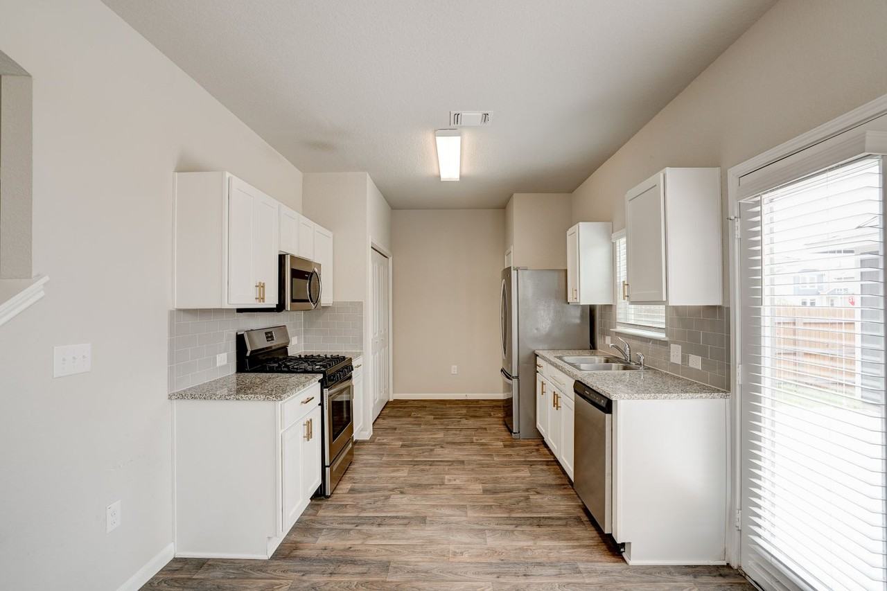 10602 Tildon Ave - Photo 7 of 33