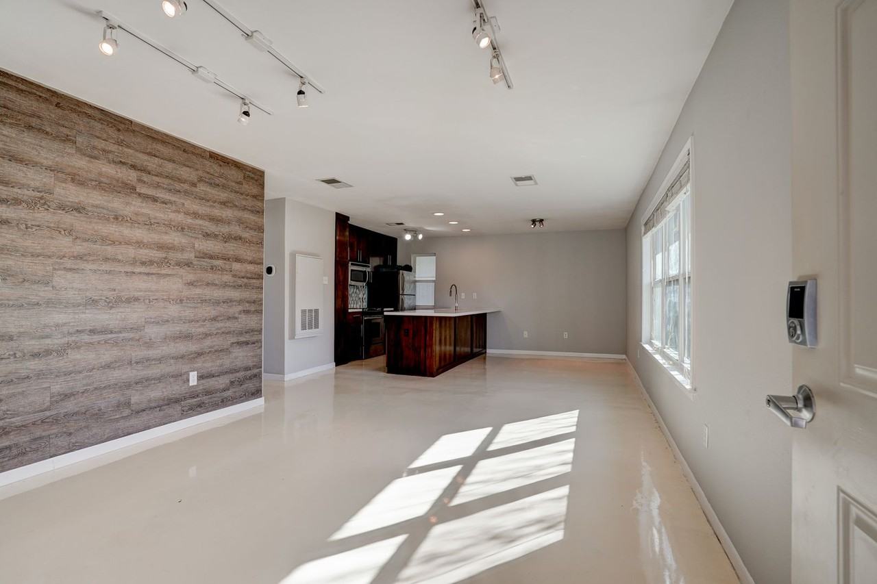 2450 Ashdale Dr #D - Photo 3 of 27