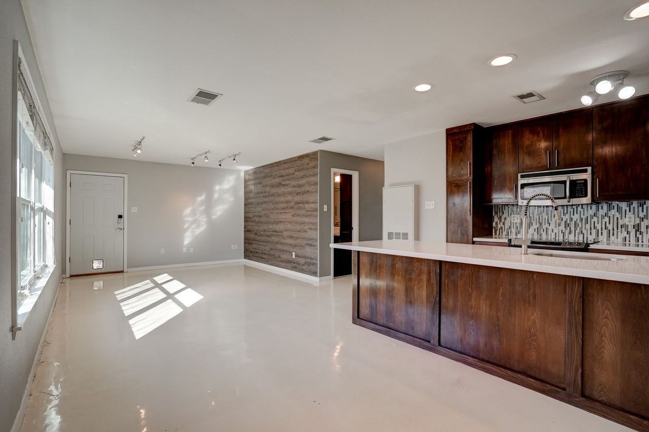 2450 Ashdale Dr #D - Photo 6 of 27
