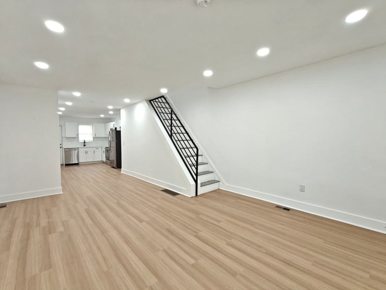 143 N Conestoga St - Photo 2 of 12