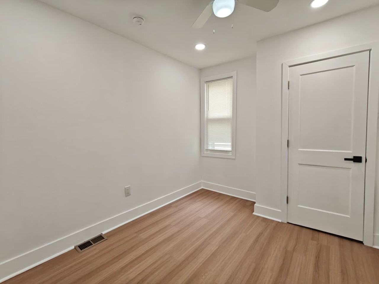 143 N Conestoga St - Photo 7 of 12