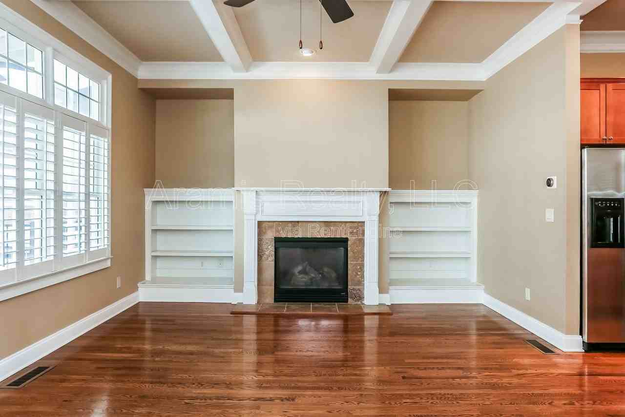 1258 Dekalb Ave Ne - Photo 3 of 20