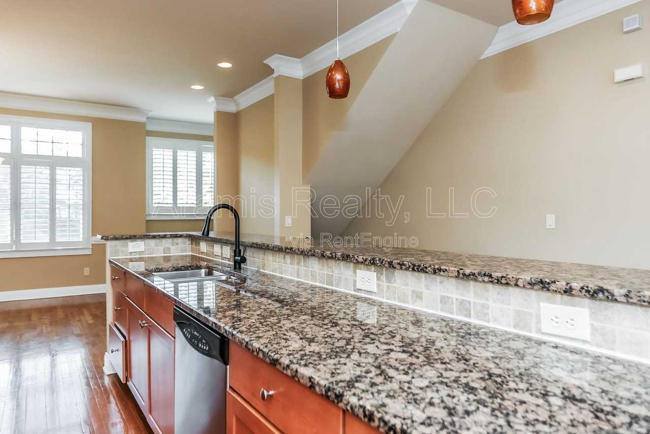 1258 Dekalb Ave Ne - Photo 5 of 20