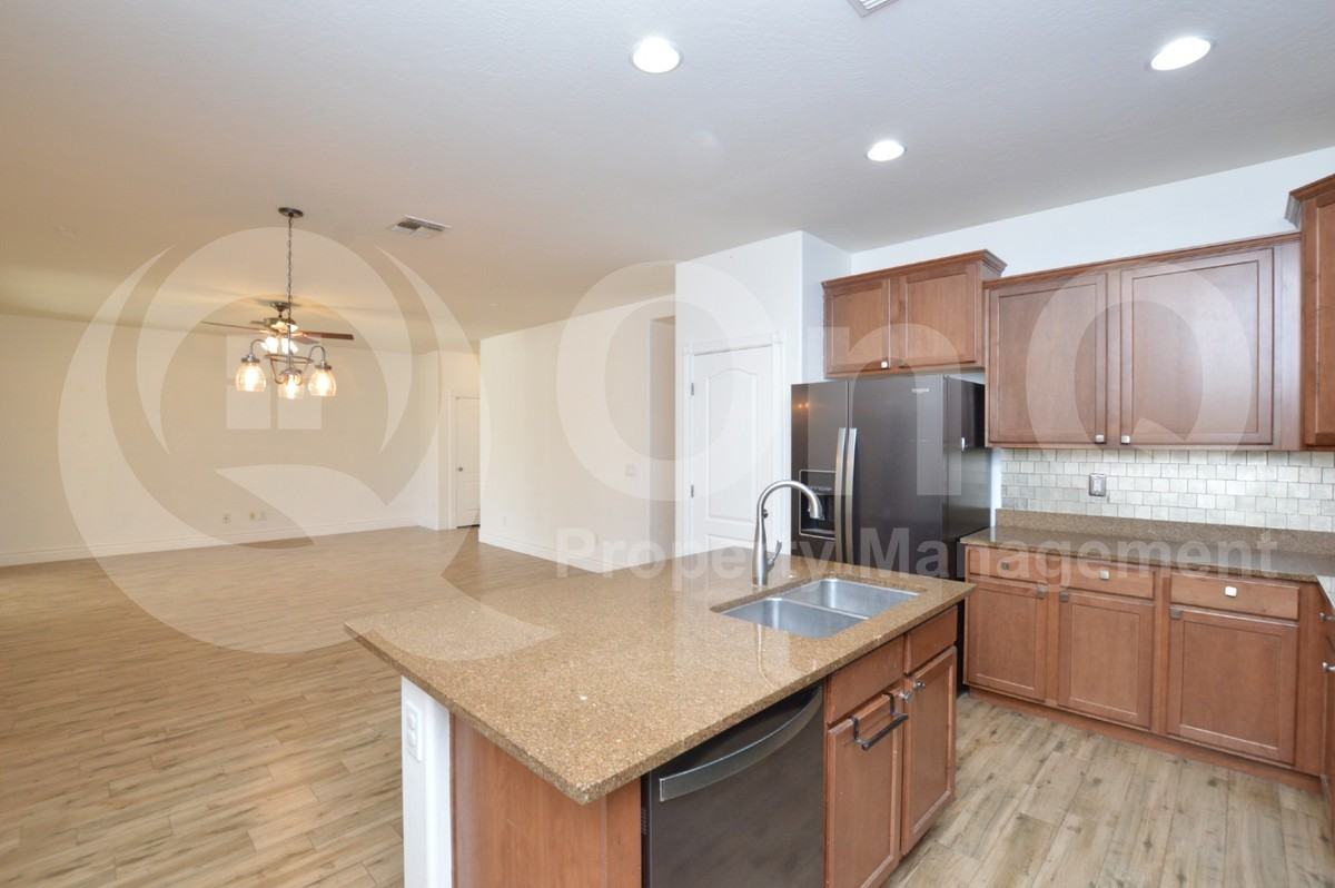 3889 S Vineyard Ave - Photo 7 of 30