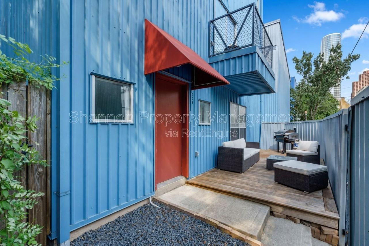 906 Andrews St - Photo 3 of 26