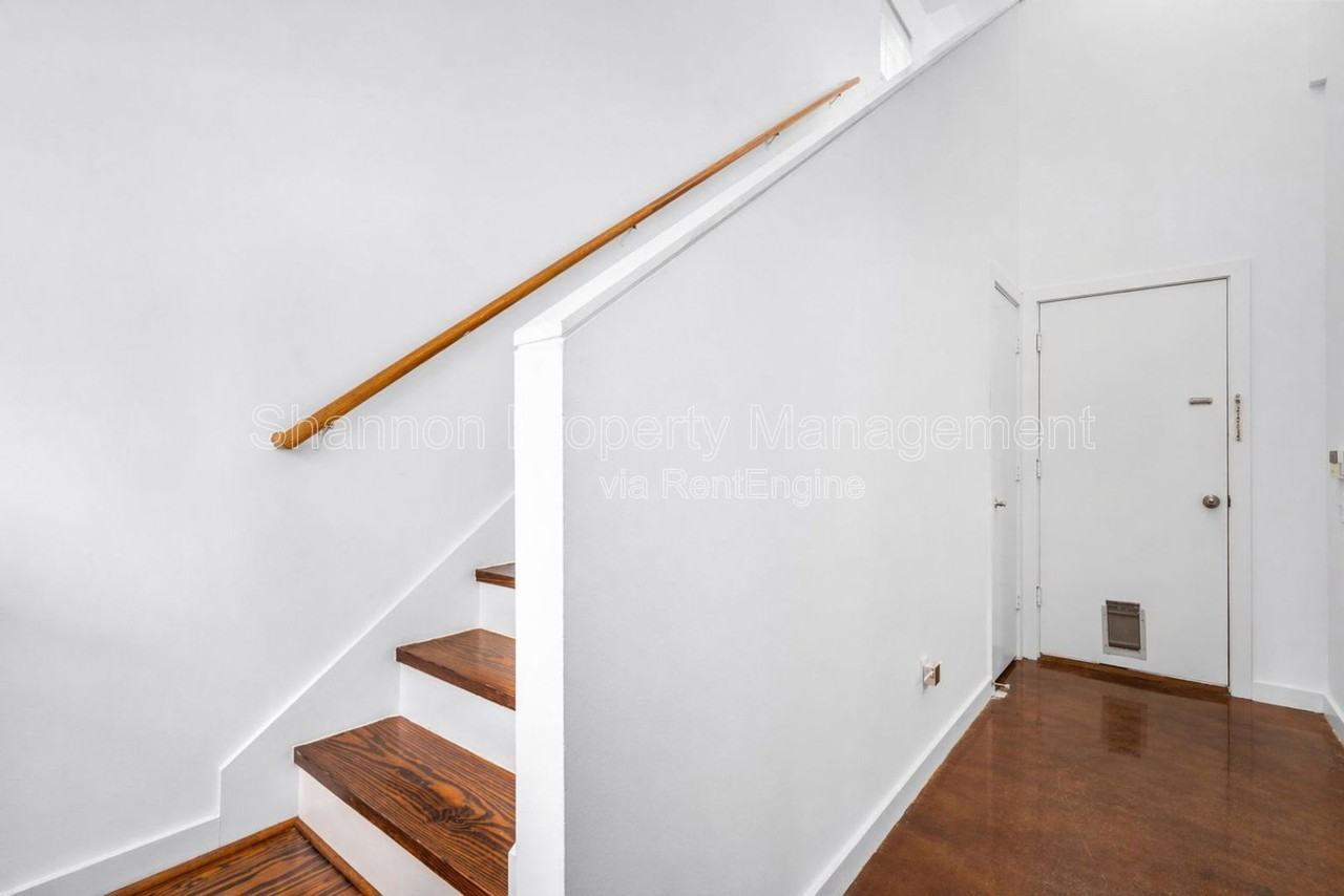 906 Andrews St - Photo 5 of 26