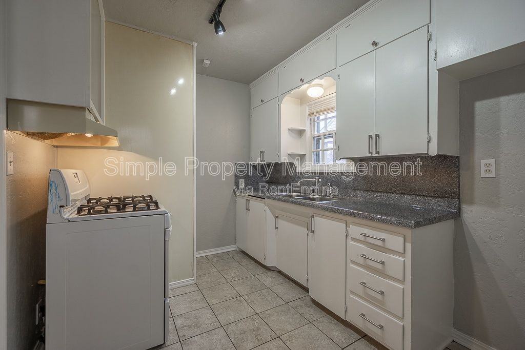 3109 Nw 23rd St - Photo 6 of 16