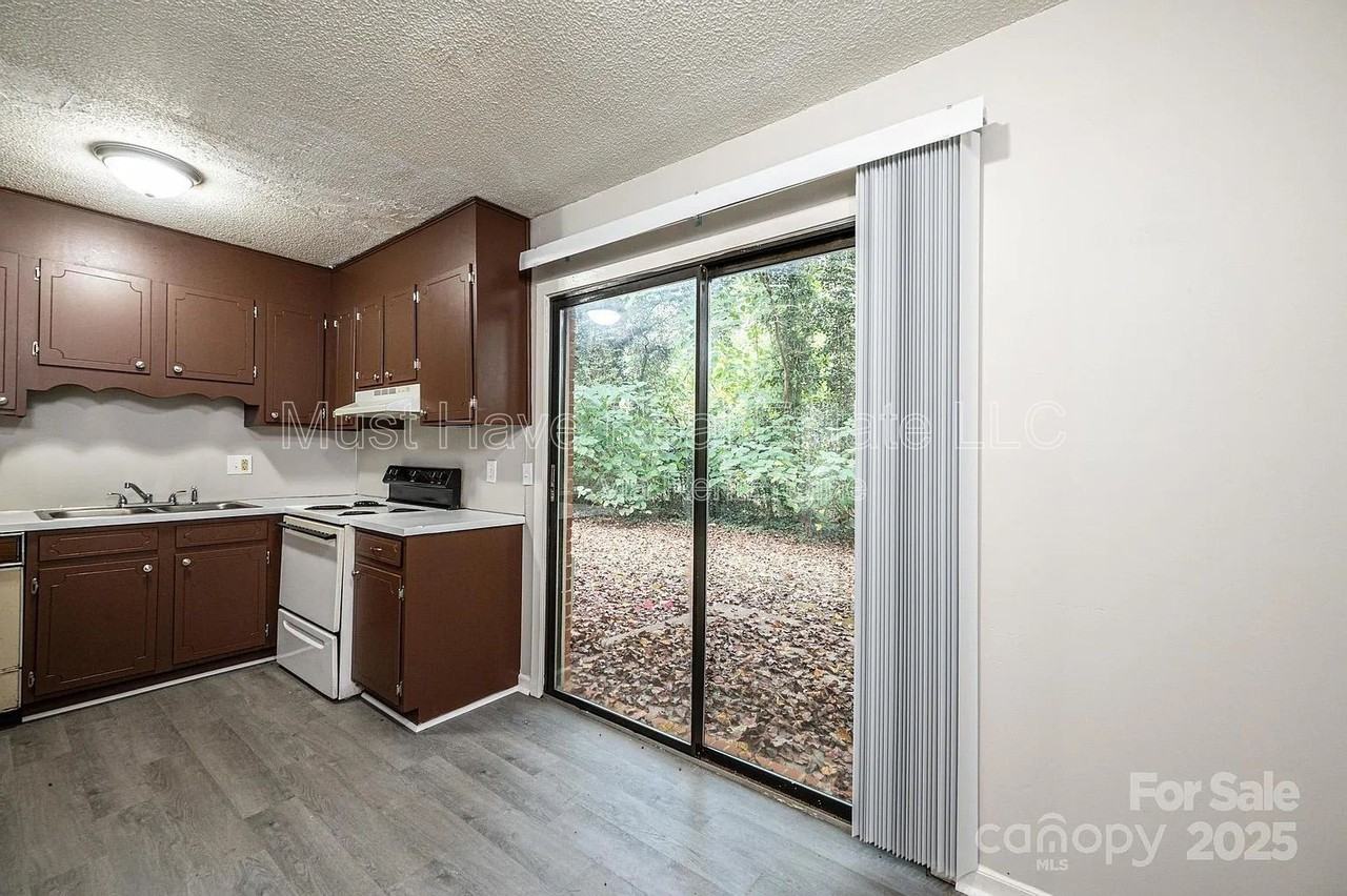 1051 3rd St Se #1055 - Photo 2 of 9