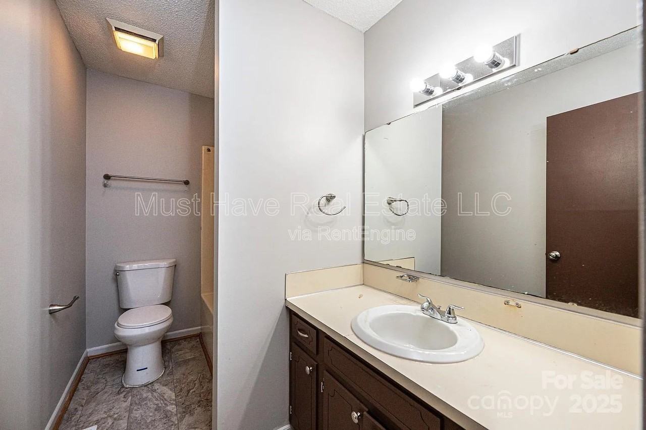 1051 3rd St Se #1055 - Photo 5 of 9