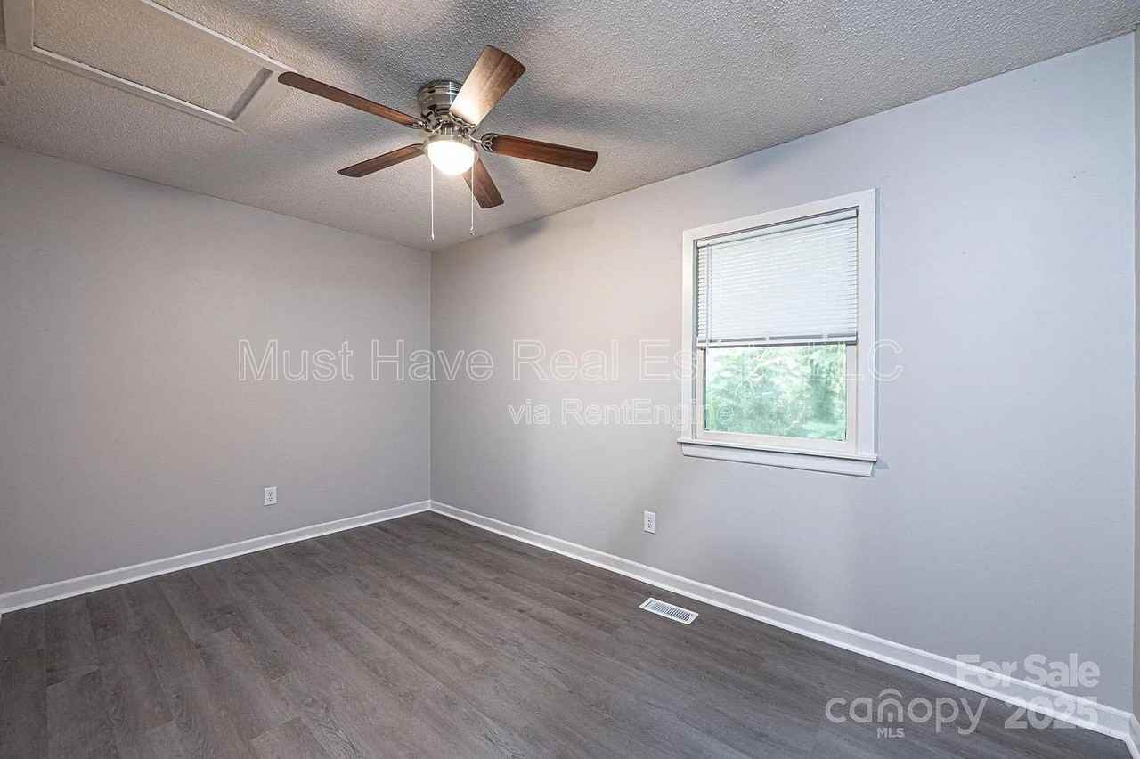 1051 3rd St Se #1055 - Photo 6 of 9