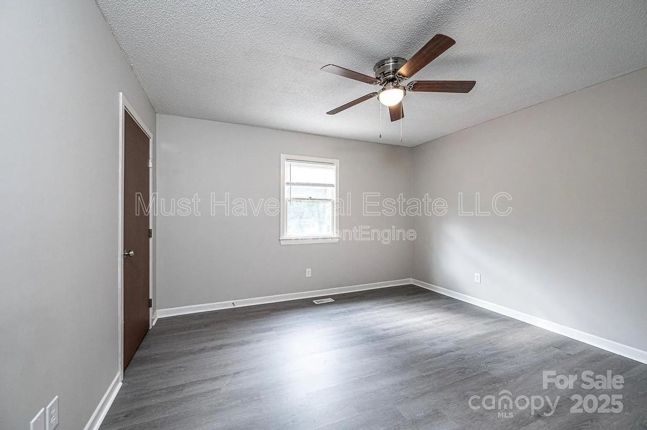 1051 3rd St Se #1055 - Photo 7 of 9